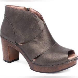Dansko Delphina Open Toe Bronze Metallic Booties Size 9.5